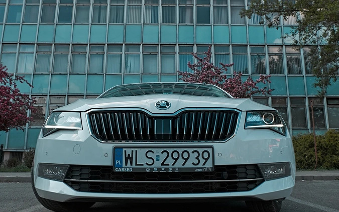 Skoda Superb cena 61999 przebieg: 239000, rok produkcji 2015 z Łosice małe 781